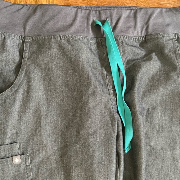 FIGS scrub set - Picture 4 of 7